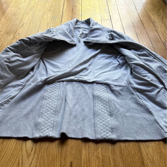 Lululemon Size 10 Gray Heathered Silver Spoon It's Happening Athletic Jacket - Picture 3 of 15